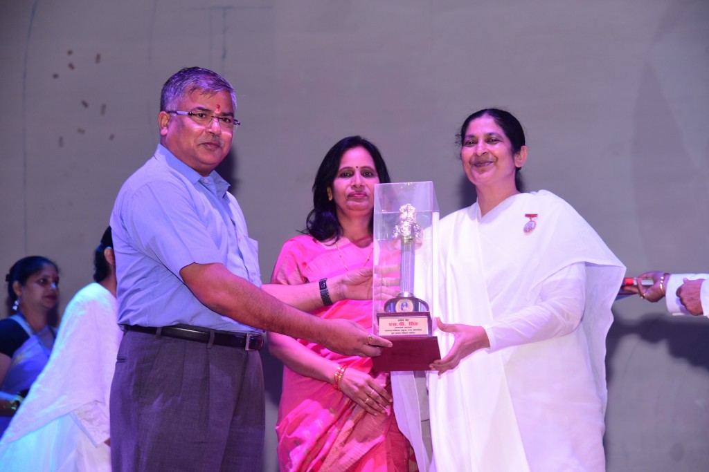 Lucknow Public Schools & Colleges honoured its teachers and other staff members on Teacher’s Day
